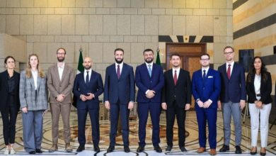 صورة الرئيس الشرع يلتقي صحفيين دوليين ويوضح مواقف سوريا من القضايا الداخلية والإقليمية