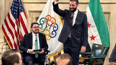 صورة الرئيس الشرع: وحدة سوريا ضمانة للاستقرار والحوار مع إسرائيل مفعّل