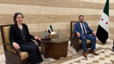 صورة المبعوثة البريطانية تلتقي رئيس اللجنة العليا للانتخابات وتناقش نتائج العملية الانتخابية