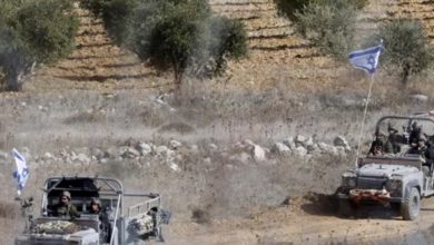 صورة الاحتلال الإسرائيلي يدمر غرفاً ويقتلع أشجاراً داخل ثكنة عسكرية مهجورة بريف القنيطرة