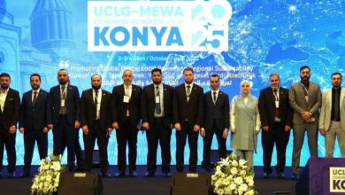 صورة وفد سوري يشارك في مؤتمر منظمة المدن المتحدة والإدارات المحلية بتركيا